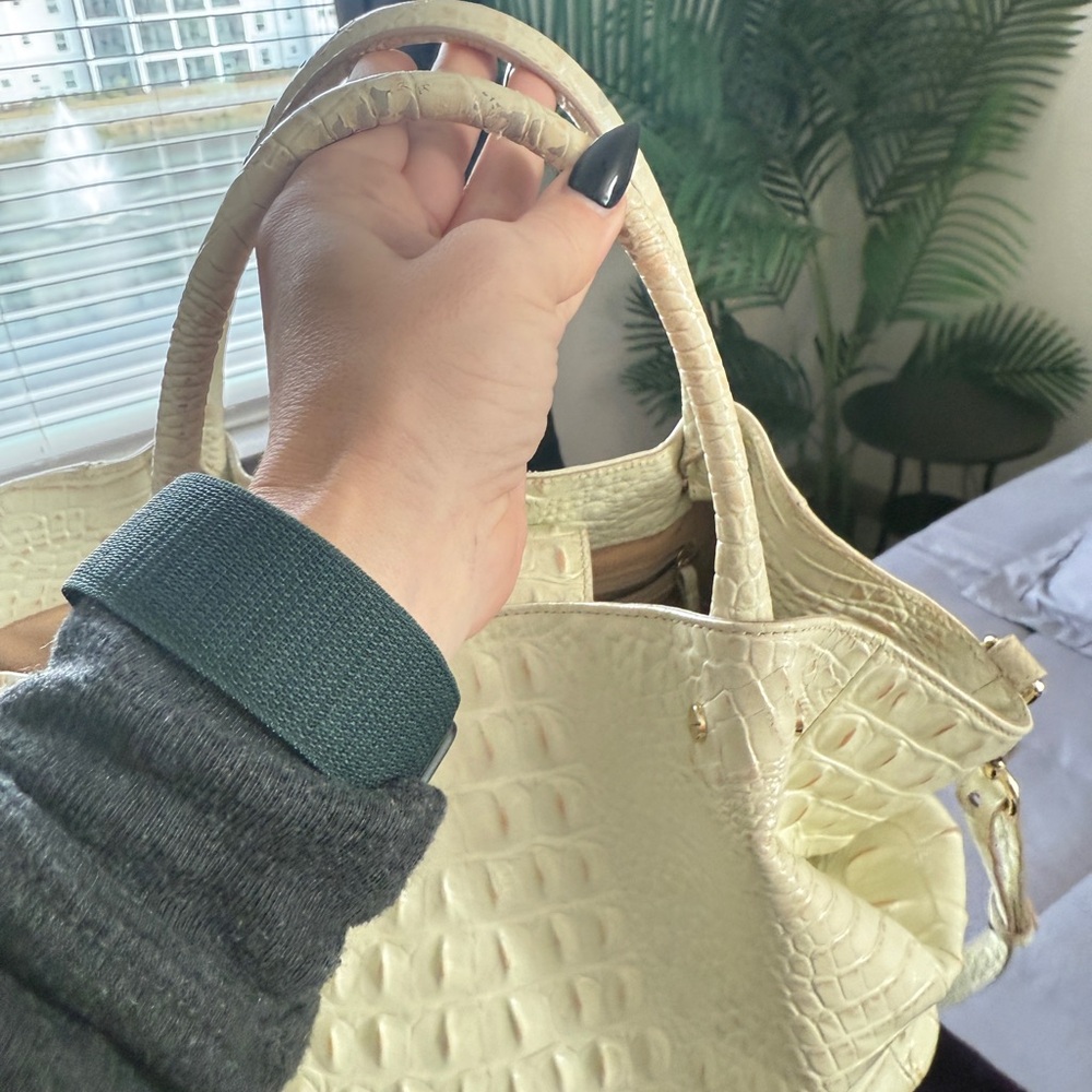 Elegant Cream Crocodile-Embossed Tote Bag